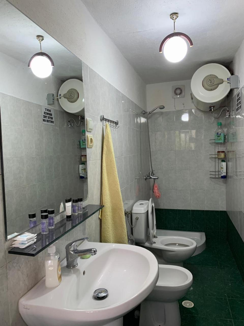 Geri Guesthouse ジロカストラ エクステリア 写真